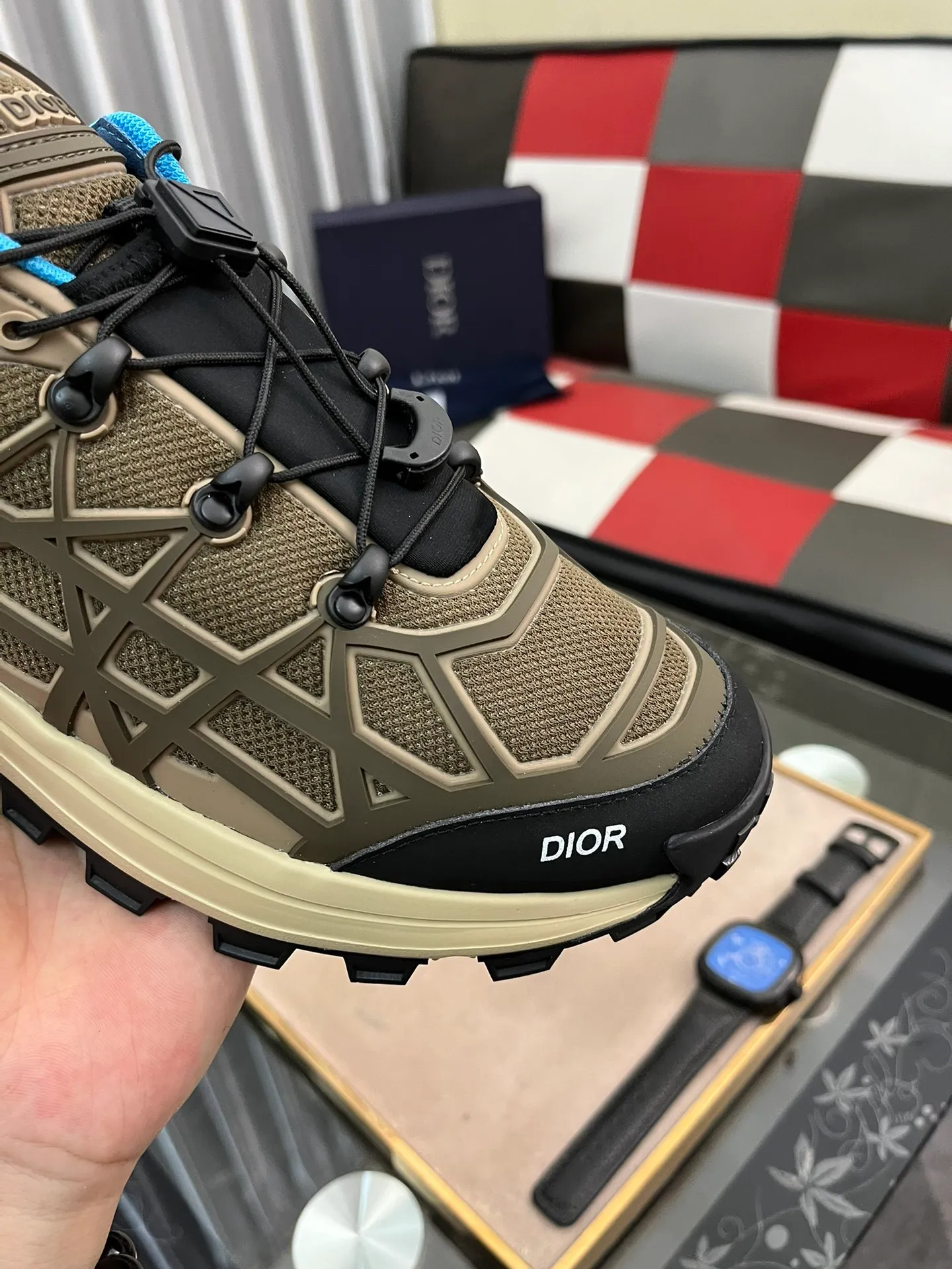 Ex-factory price 520⌚️⌚️B31 RUNNER sports shoes highlight the fashionable silhouette and are decorated with curved cannage pattern. They reinterpret the classic pattern in a structural style and enrich the Dior 2023 summer men's wear series. Meticulously crafted using the advanced craftsmanship of hiking shoes, it blends outdoor culture with Dior heritage. Code number 38-445⃣️Color optional